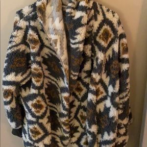 Lu La Roe Very cute hooded sweater